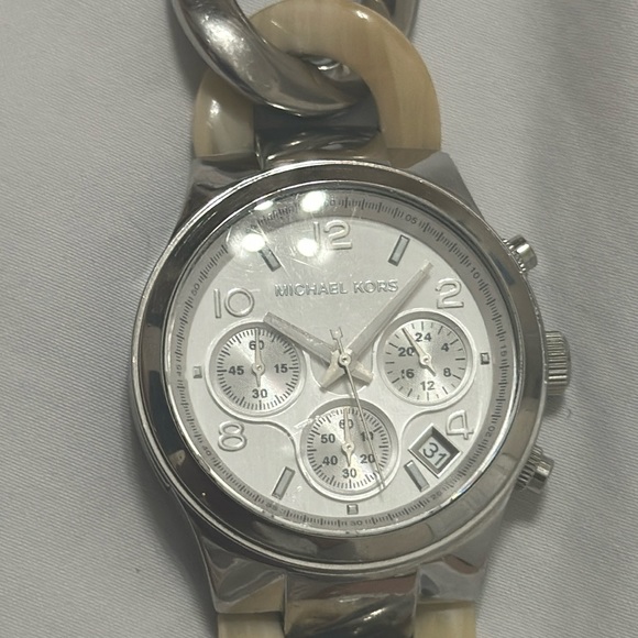Michael Kors watch - Picture 3 of 7